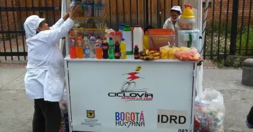 ALIMENTOS Y BEBIDAS ALIMENTOS Y BEBIDAS